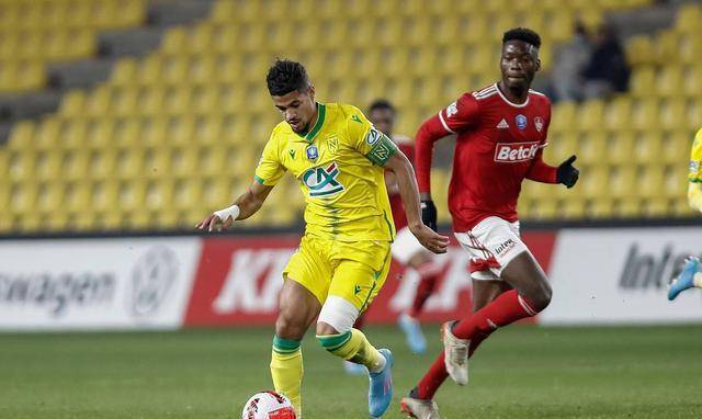 英雄联盟S15-费耶诺德今夜豪取连胜，志在足总杯名次提升，引发热议，控场能力受关注的简单介绍